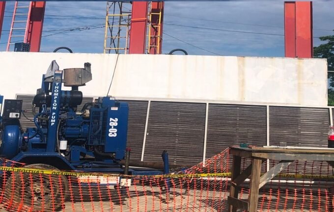MOP activa estaciones de bombeo para prevenir inundaciones en Isla Colón